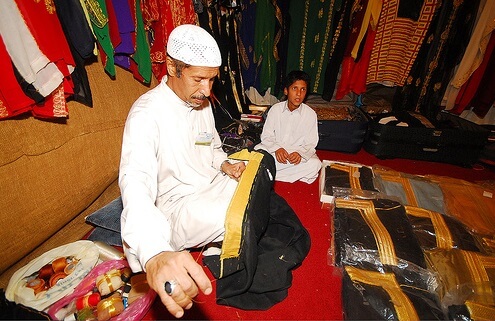 saudi arabesque - bisht hand sewing 4