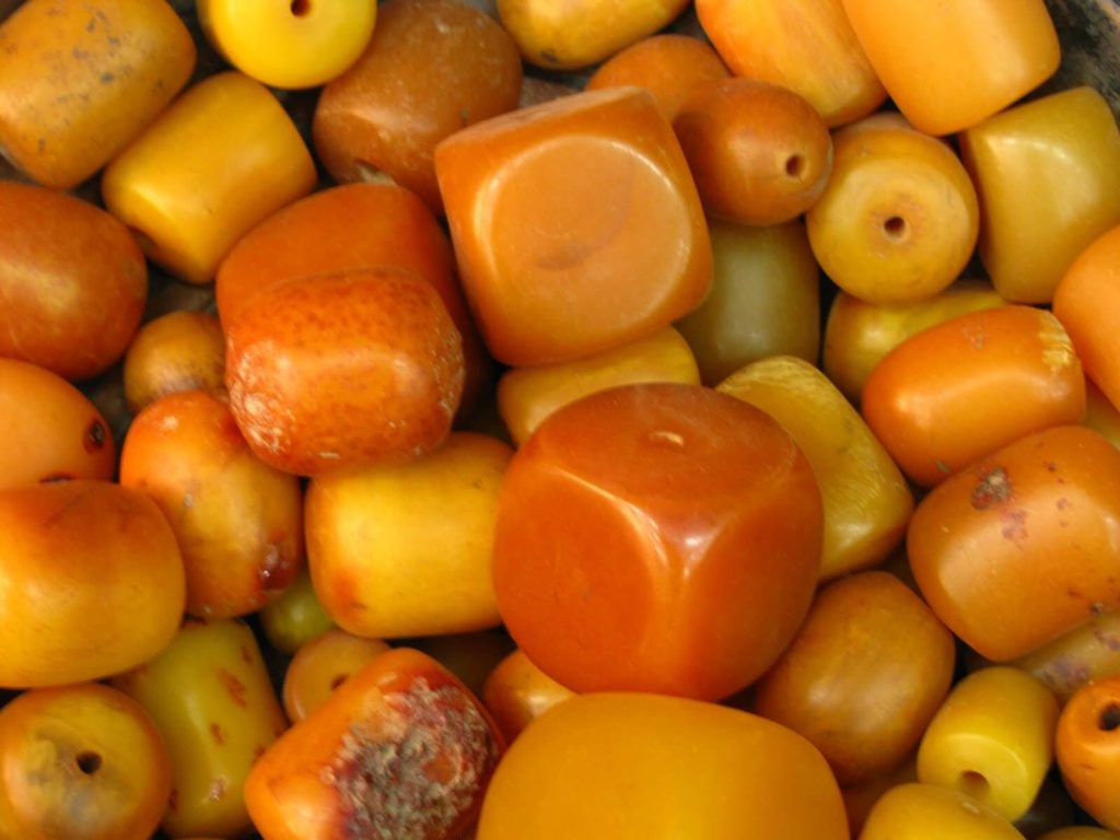 saudi arabesque - saudi souks shopping amber bakelite