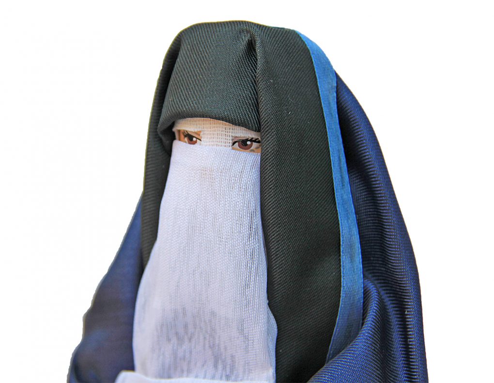 Porcelain Souvenir Doll in Traditional Urban Women’s Dress of Hejaz face crop