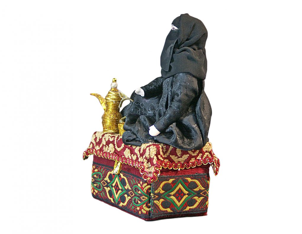 Souvenir Box Arab Woman in Traditional Saudi Majlis side