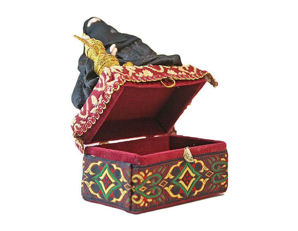 Souvenir Box Arab Woman in Traditional Saudi Majlis side open